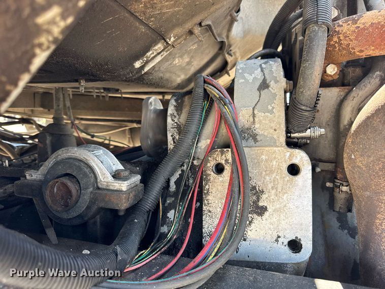 image for item DI9399 1997 Ford LT8000 truck cab and chassis