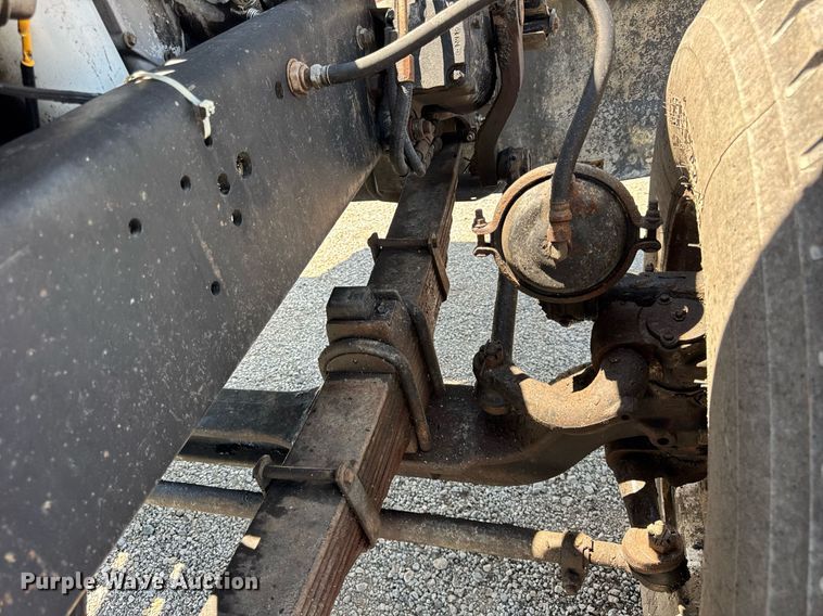 image for item DI9399 1997 Ford LT8000 truck cab and chassis