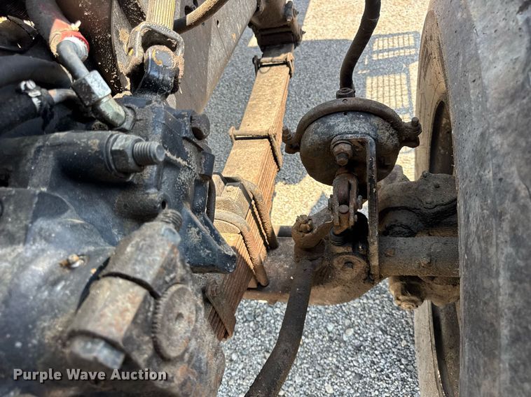 image for item DI9399 1997 Ford LT8000 truck cab and chassis