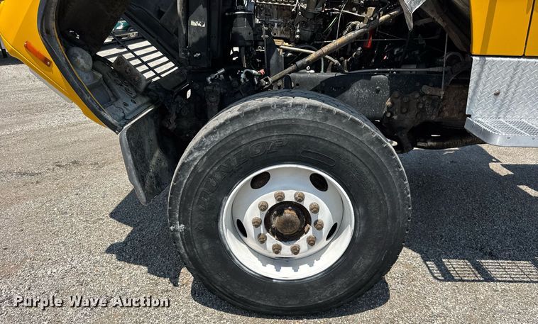 image for item DI9399 1997 Ford LT8000 truck cab and chassis