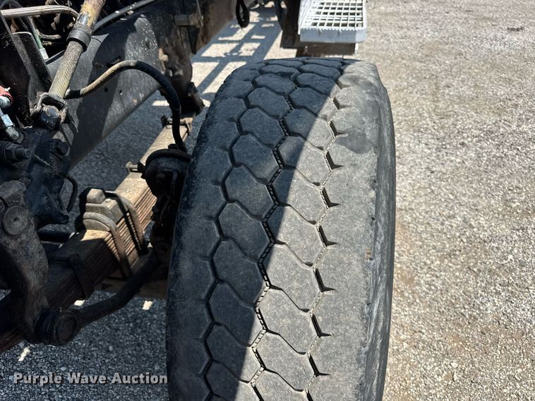 image for item DI9399 1997 Ford LT8000 truck cab and chassis