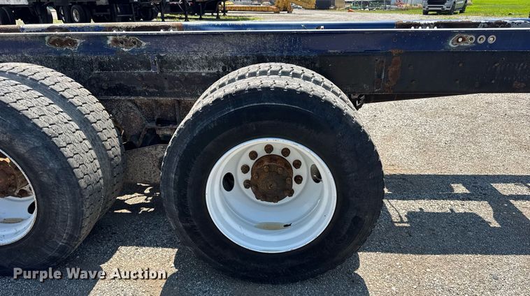 image for item DI9399 1997 Ford LT8000 truck cab and chassis