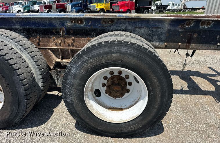 image for item DI9399 1997 Ford LT8000 truck cab and chassis