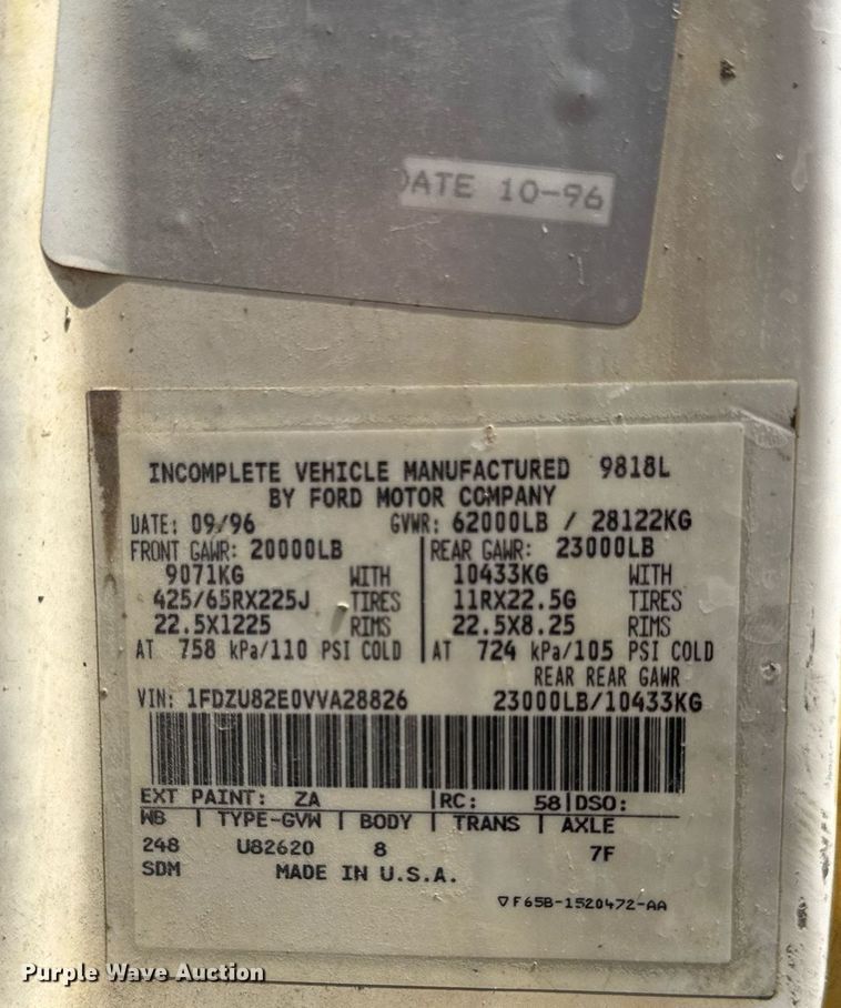 image for item DI9399 1997 Ford LT8000 truck cab and chassis