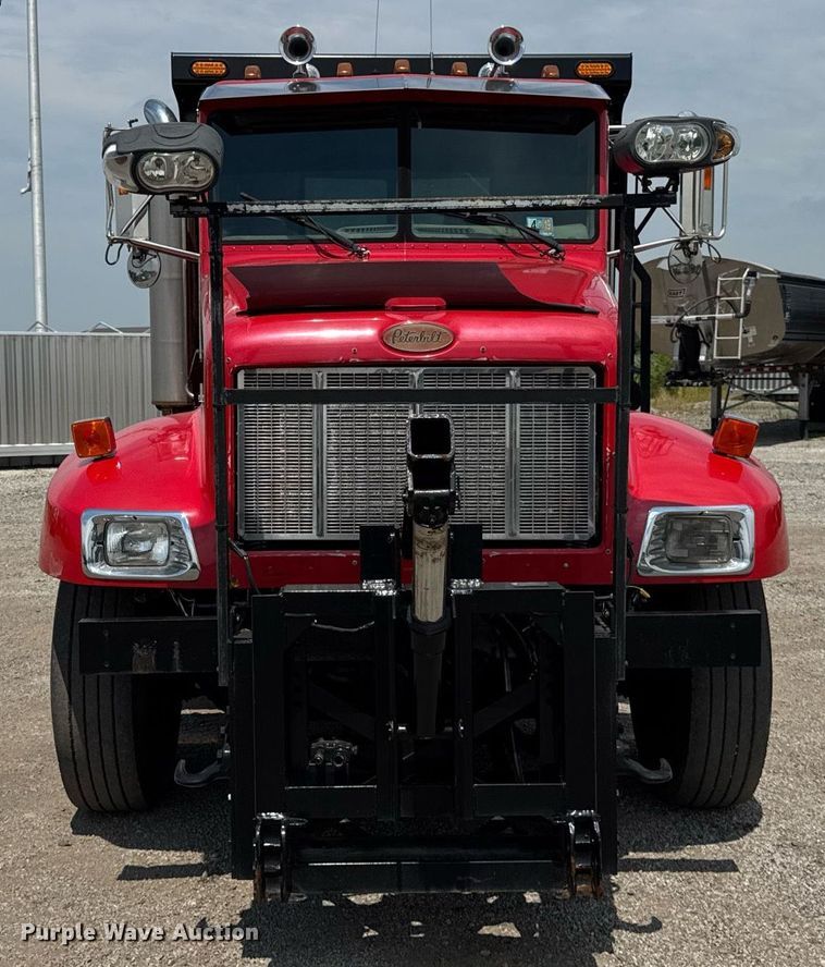image for item DI9412 2000 Peterbilt 330 dump truck