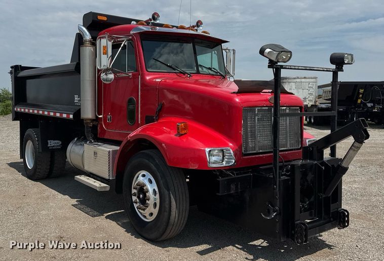 image for item DI9412 2000 Peterbilt 330 dump truck