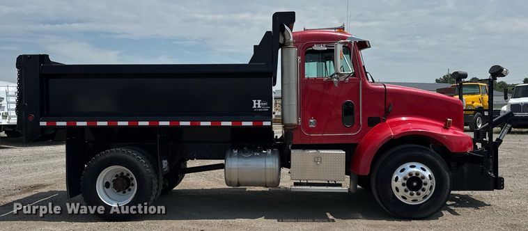 image for item DI9412 2000 Peterbilt 330 dump truck
