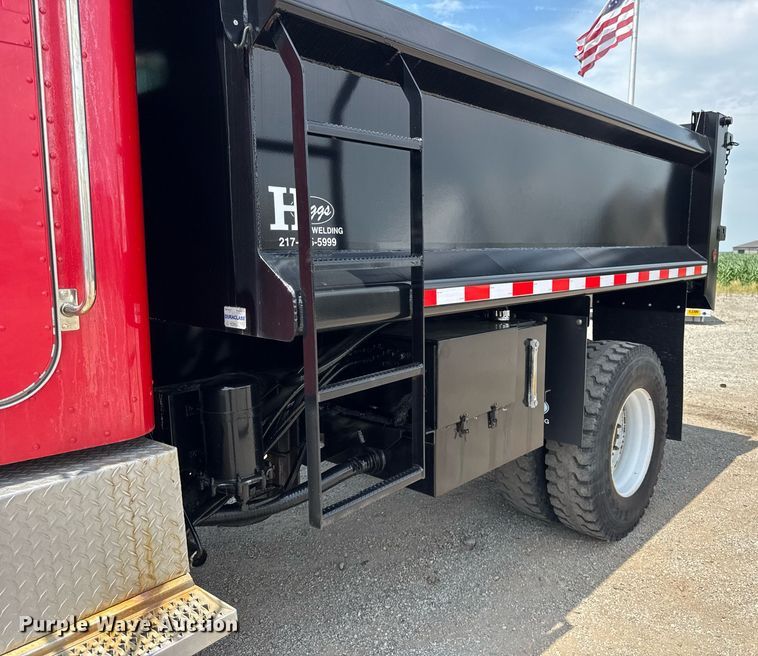 image for item DI9412 2000 Peterbilt 330 dump truck