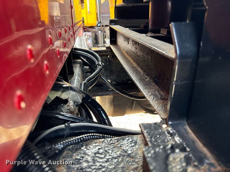 image for item DI9412 2000 Peterbilt 330 dump truck