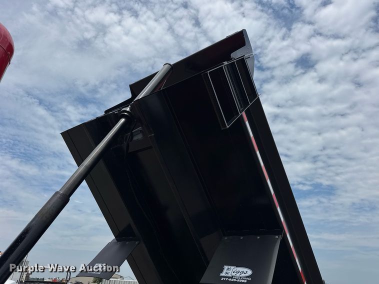 image for item DI9412 2000 Peterbilt 330 dump truck