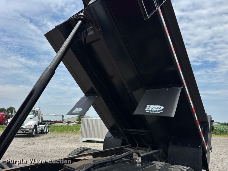 image for item DI9412 2000 Peterbilt 330 dump truck