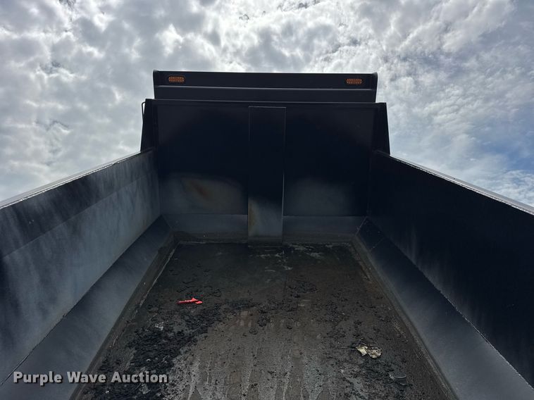 image for item DI9412 2000 Peterbilt 330 dump truck