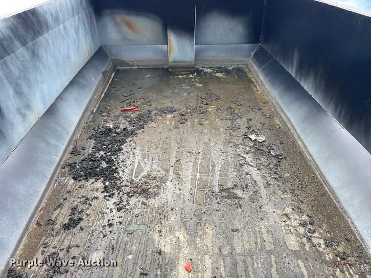 image for item DI9412 2000 Peterbilt 330 dump truck