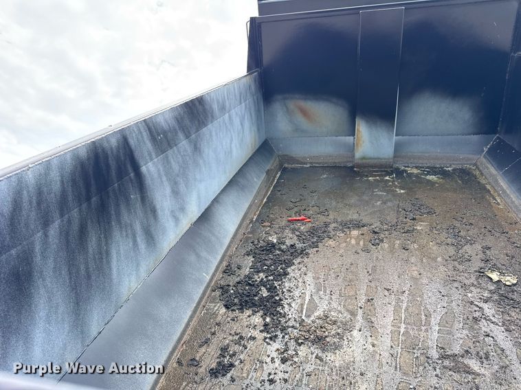 image for item DI9412 2000 Peterbilt 330 dump truck