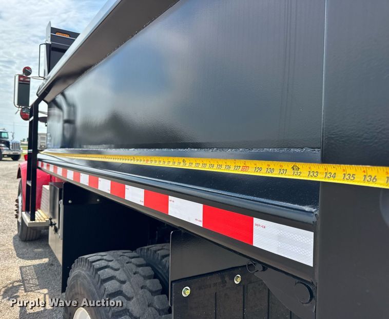 image for item DI9412 2000 Peterbilt 330 dump truck