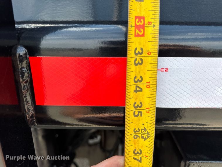 image for item DI9412 2000 Peterbilt 330 dump truck