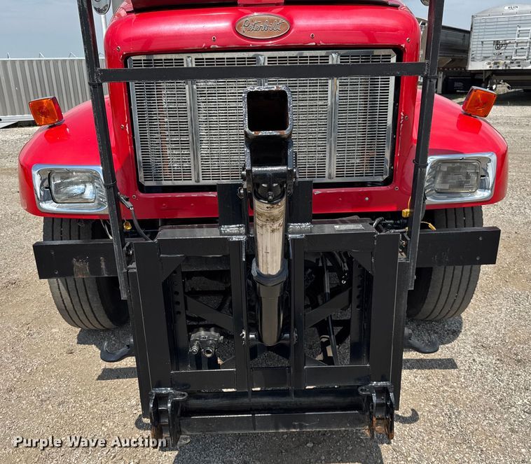 image for item DI9412 2000 Peterbilt 330 dump truck