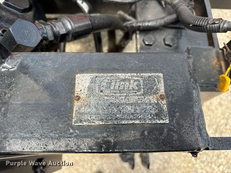 image for item DI9412 2000 Peterbilt 330 dump truck