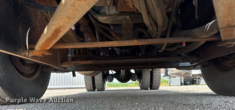 image for item DI9412 2000 Peterbilt 330 dump truck