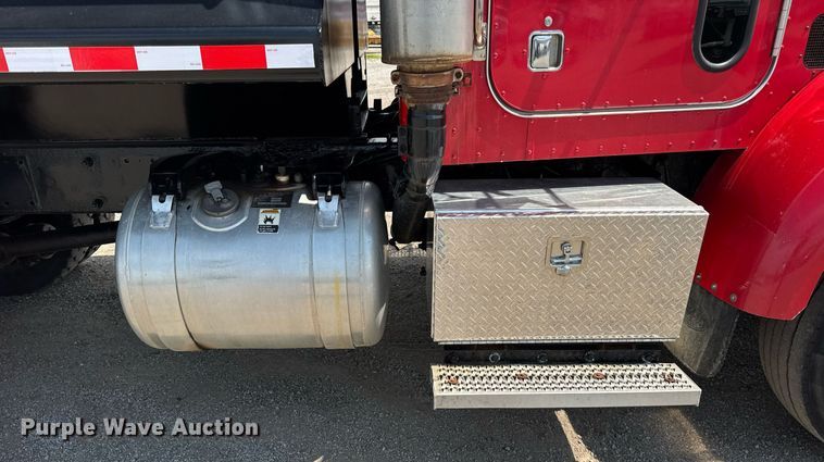 image for item DI9412 2000 Peterbilt 330 dump truck