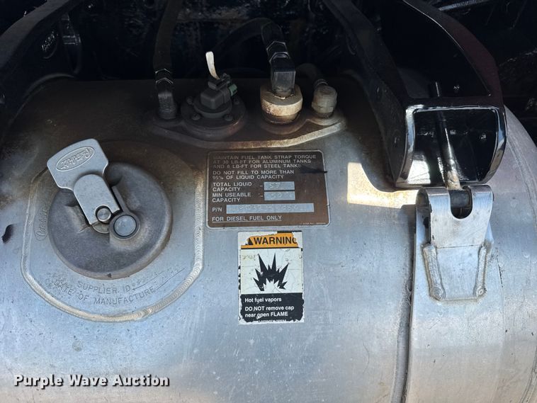 image for item DI9412 2000 Peterbilt 330 dump truck