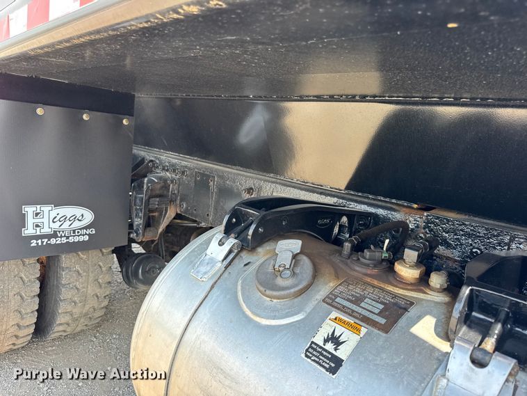 image for item DI9412 2000 Peterbilt 330 dump truck