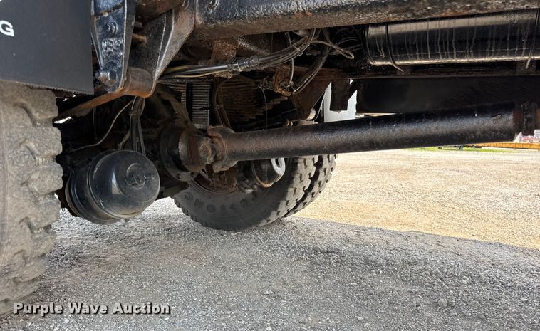 image for item DI9412 2000 Peterbilt 330 dump truck