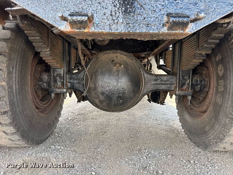 image for item DI9412 2000 Peterbilt 330 dump truck