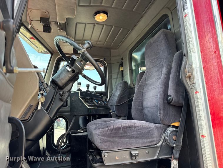 image for item DI9412 2000 Peterbilt 330 dump truck