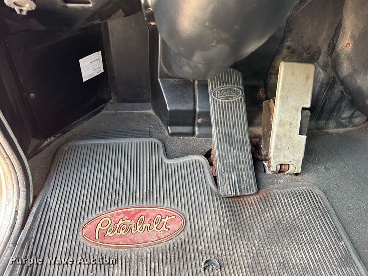 image for item DI9412 2000 Peterbilt 330 dump truck