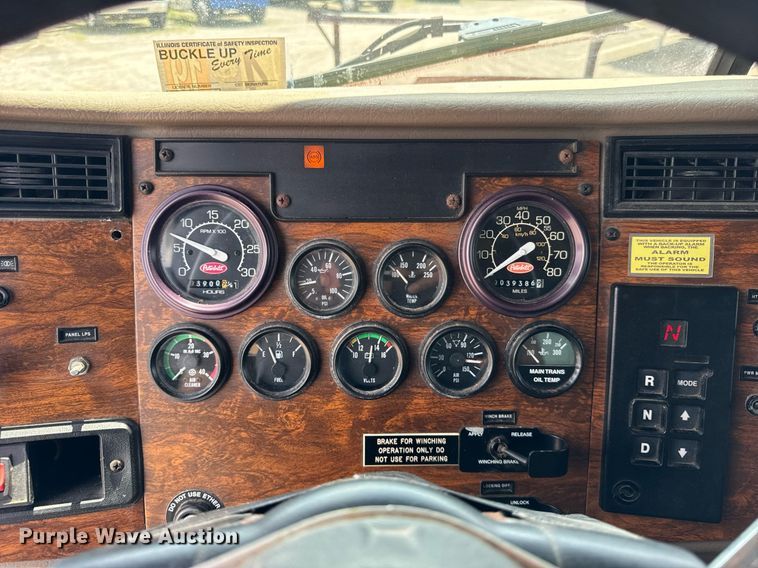 image for item DI9412 2000 Peterbilt 330 dump truck