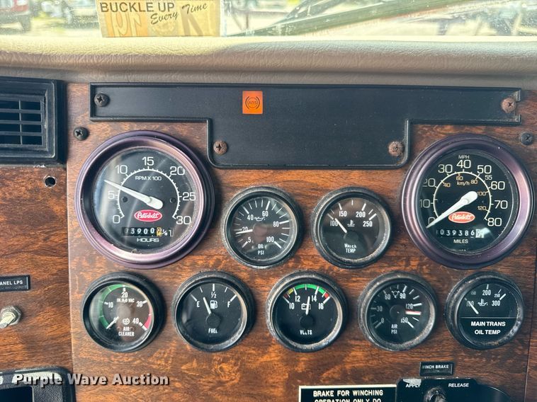 image for item DI9412 2000 Peterbilt 330 dump truck