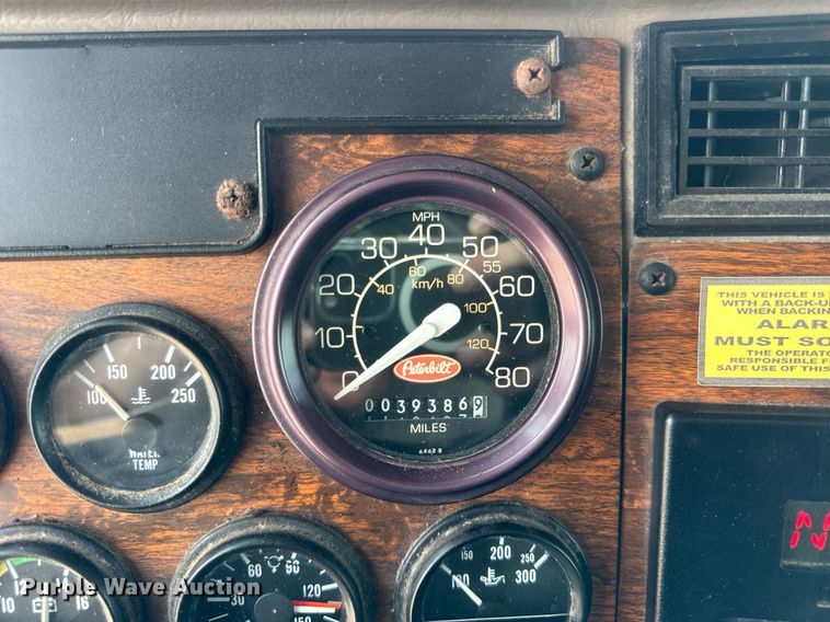 image for item DI9412 2000 Peterbilt 330 dump truck