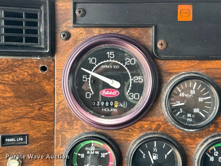 image for item DI9412 2000 Peterbilt 330 dump truck