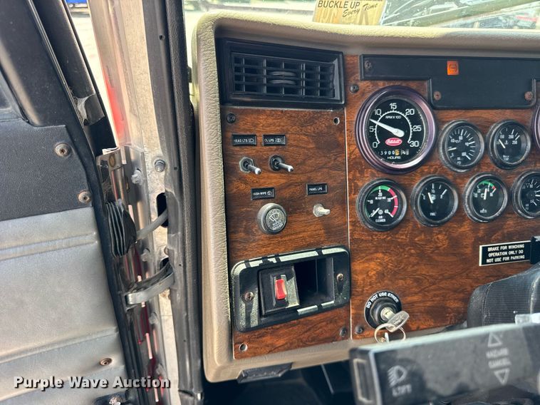 image for item DI9412 2000 Peterbilt 330 dump truck