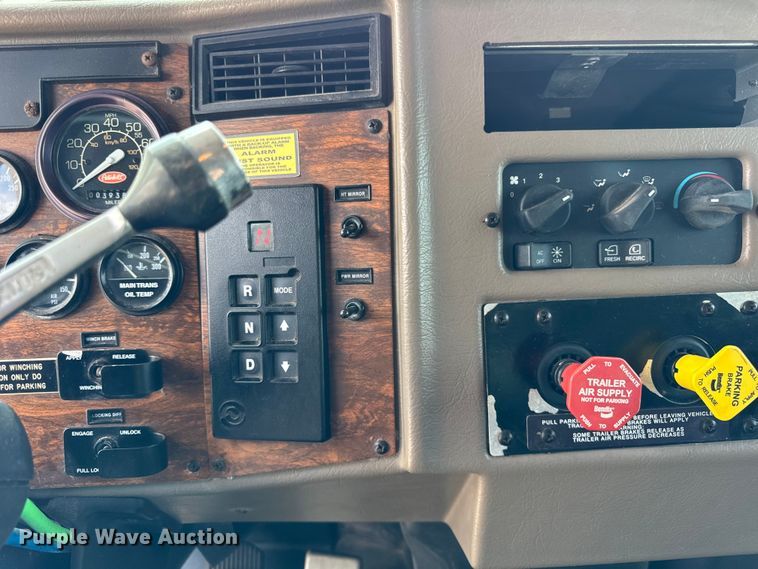 image for item DI9412 2000 Peterbilt 330 dump truck