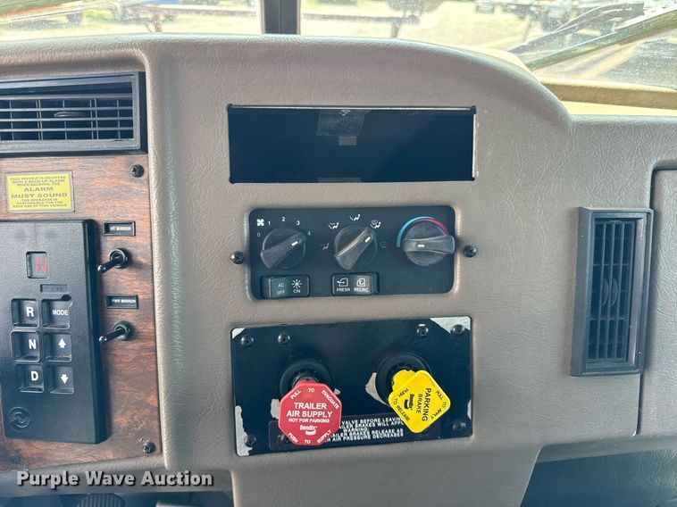 image for item DI9412 2000 Peterbilt 330 dump truck