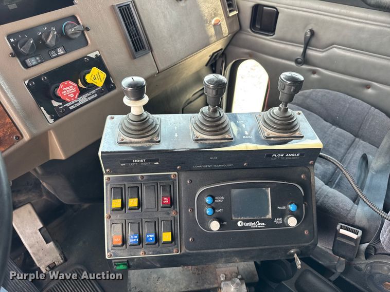 image for item DI9412 2000 Peterbilt 330 dump truck