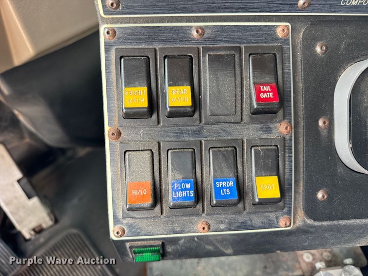 image for item DI9412 2000 Peterbilt 330 dump truck