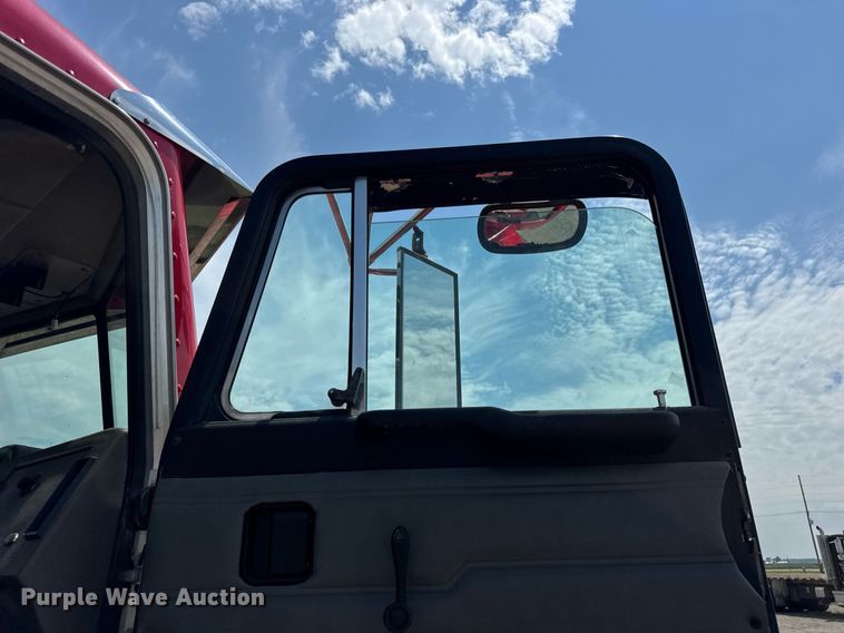 image for item DI9412 2000 Peterbilt 330 dump truck