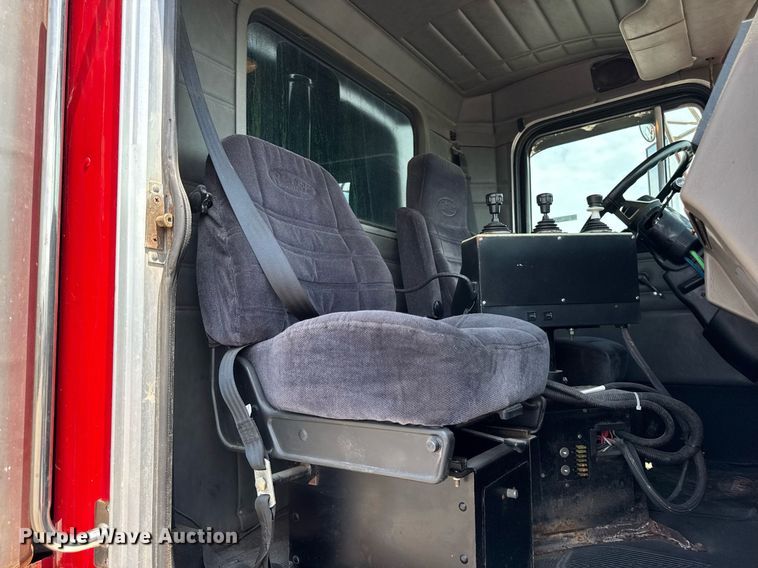 image for item DI9412 2000 Peterbilt 330 dump truck