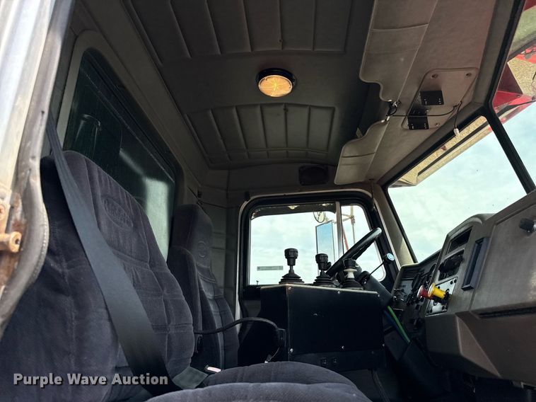 image for item DI9412 2000 Peterbilt 330 dump truck