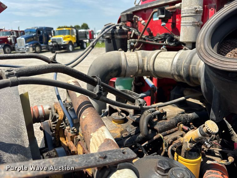 image for item DI9412 2000 Peterbilt 330 dump truck