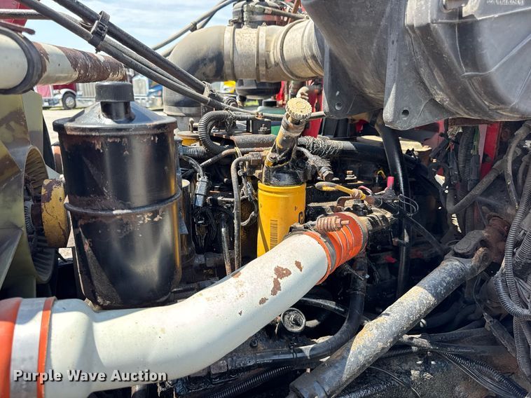 image for item DI9412 2000 Peterbilt 330 dump truck