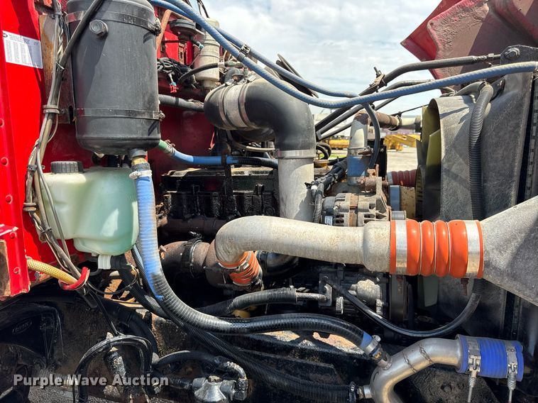 image for item DI9412 2000 Peterbilt 330 dump truck