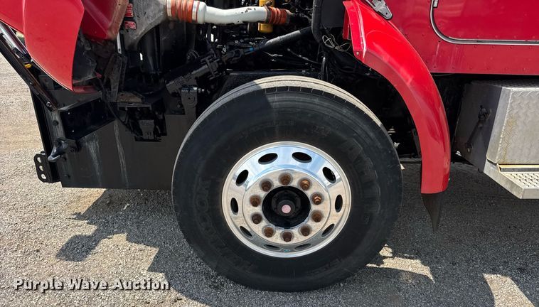 image for item DI9412 2000 Peterbilt 330 dump truck