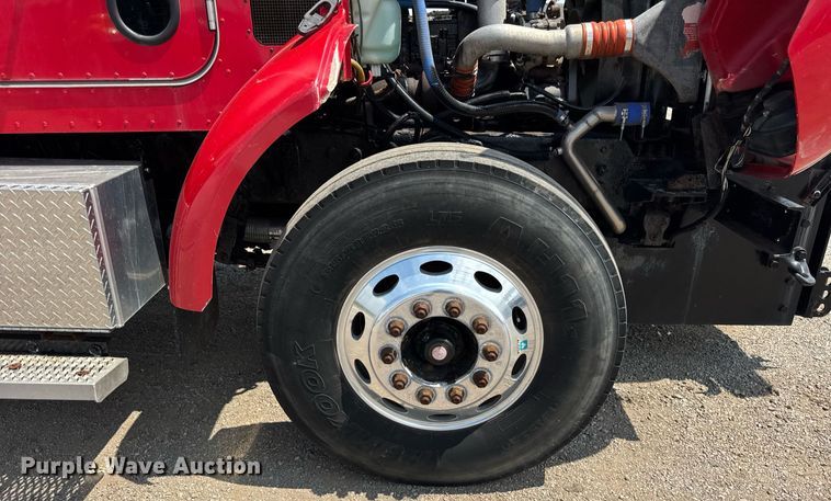 image for item DI9412 2000 Peterbilt 330 dump truck