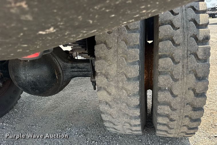 image for item DI9412 2000 Peterbilt 330 dump truck