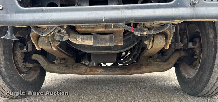 image for item DI9433 2006 International 7400 semi truck