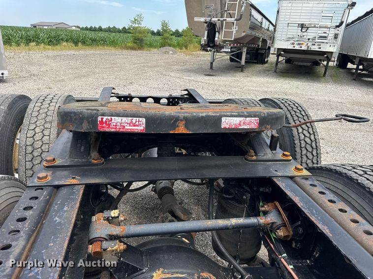 image for item DI9433 2006 International 7400 semi truck